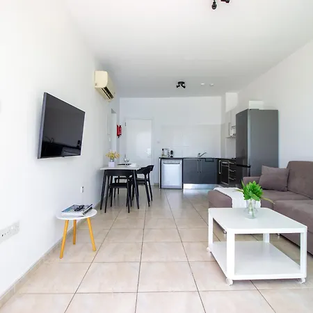 Prime Seafront Apartment *